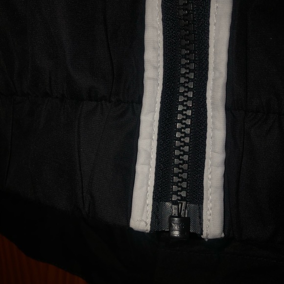 Women’s Black/White Woven Nike Windbreaker - Picture 5 of 5